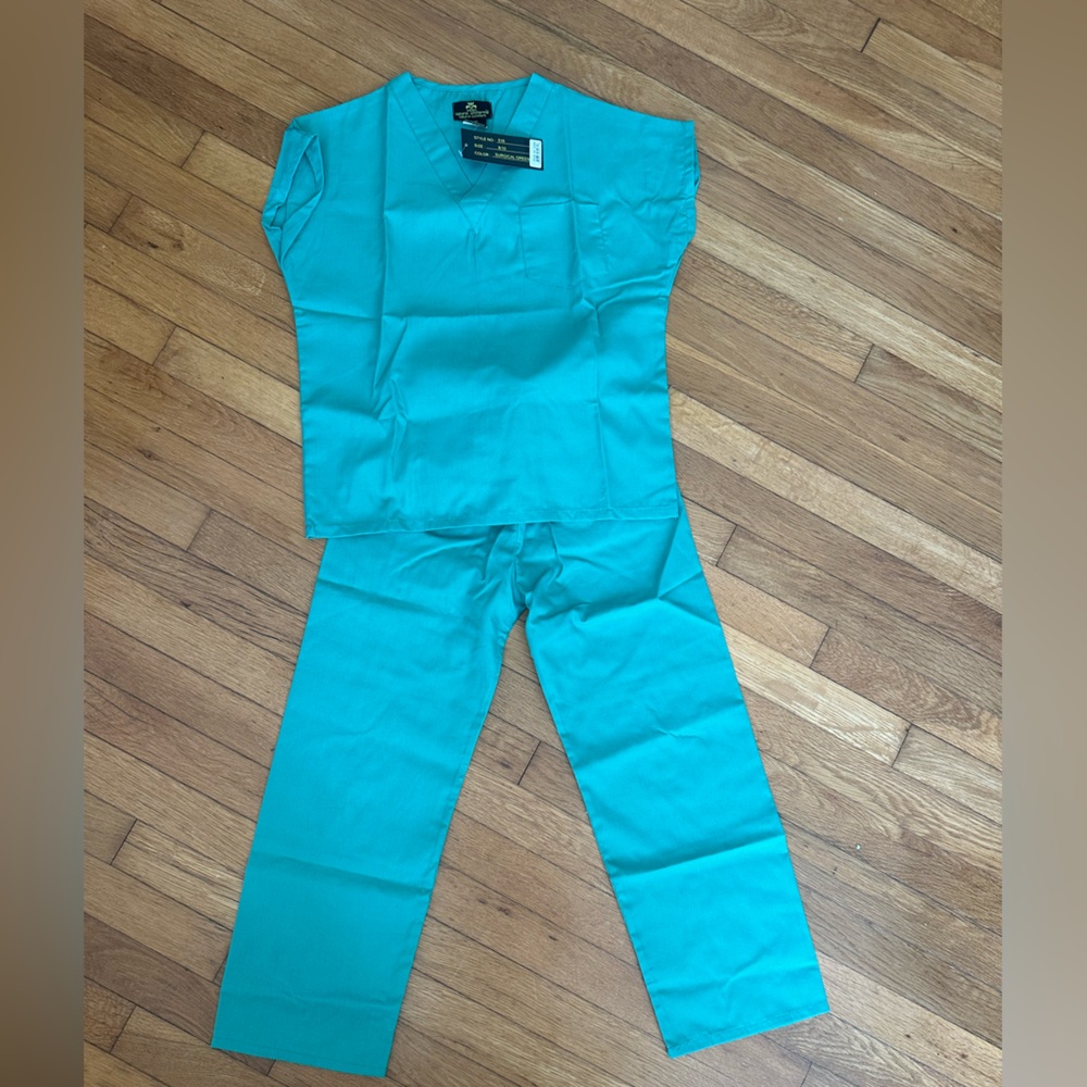 Natural Uniforms kids scrub set size 8-10 green